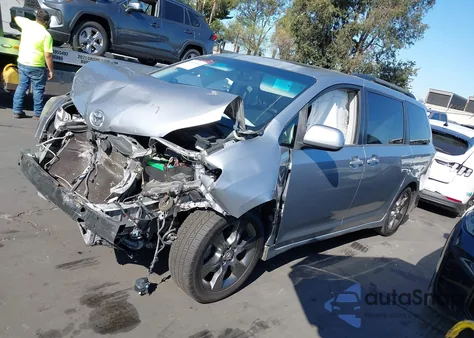 2011 Toyota Sienna Se из США, поврежденный, VIN 5TDXK3DC1BS153209